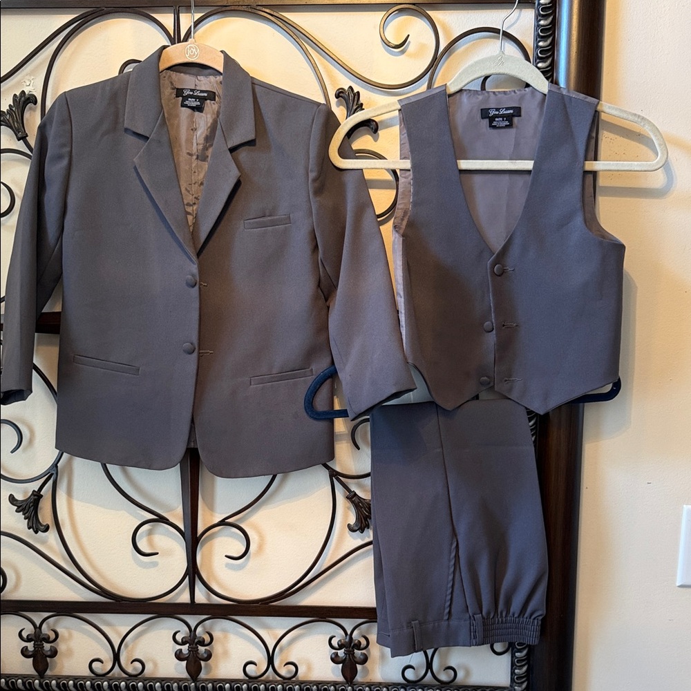 Three-Piece Gray Suit Set - Jacket, Vest & Pants